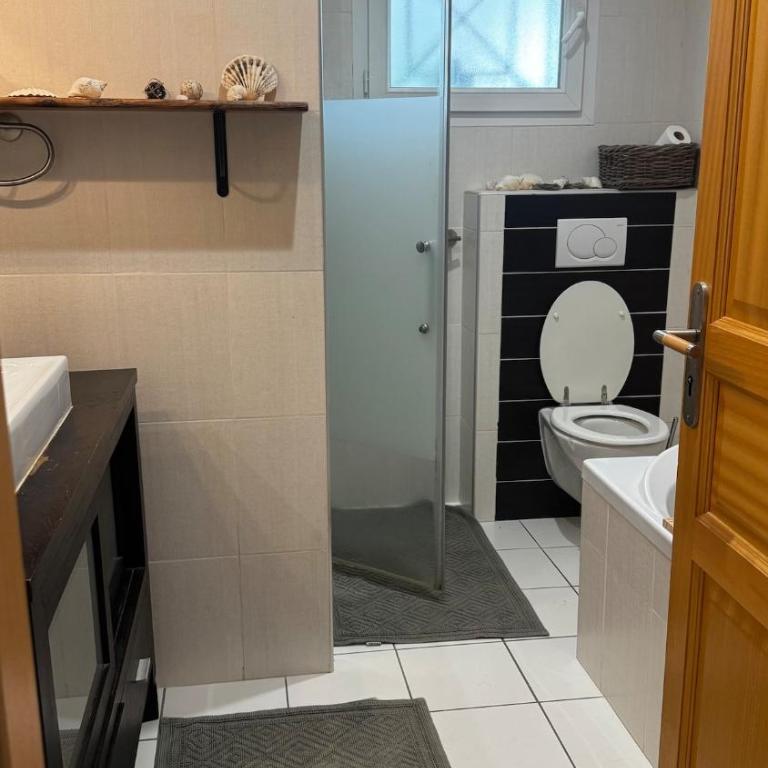 Maison entière 6 personnes, 3 lits, 2 salles de bains, parking, au calme - Villa 1 Chambre - 9