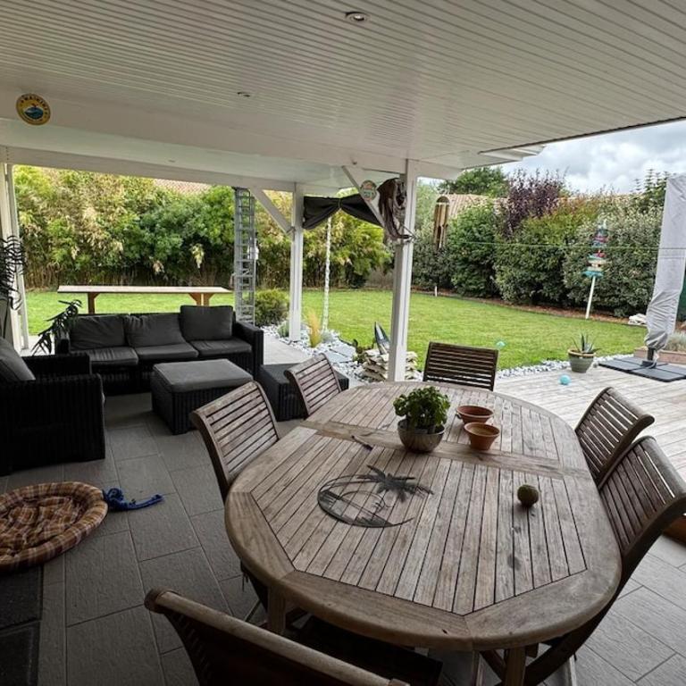 Maison entière 6 personnes, 3 lits, 2 salles de bains, parking, au calme - Villa 1 Chambre - 22