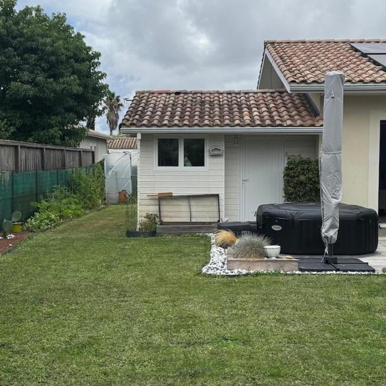 Maison entière 6 personnes, 3 lits, 2 salles de bains, parking, au calme - Villa 1 Chambre - 26