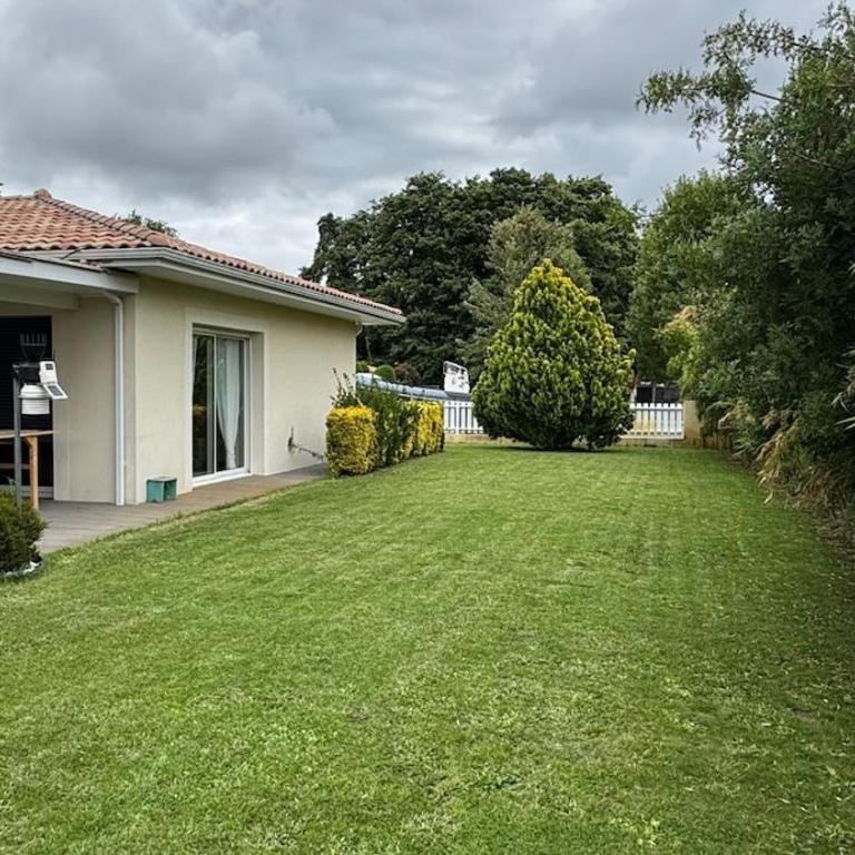 Maison entière 6 personnes, 3 lits, 2 salles de bains, parking, au calme - Villa 1 Chambre - 27