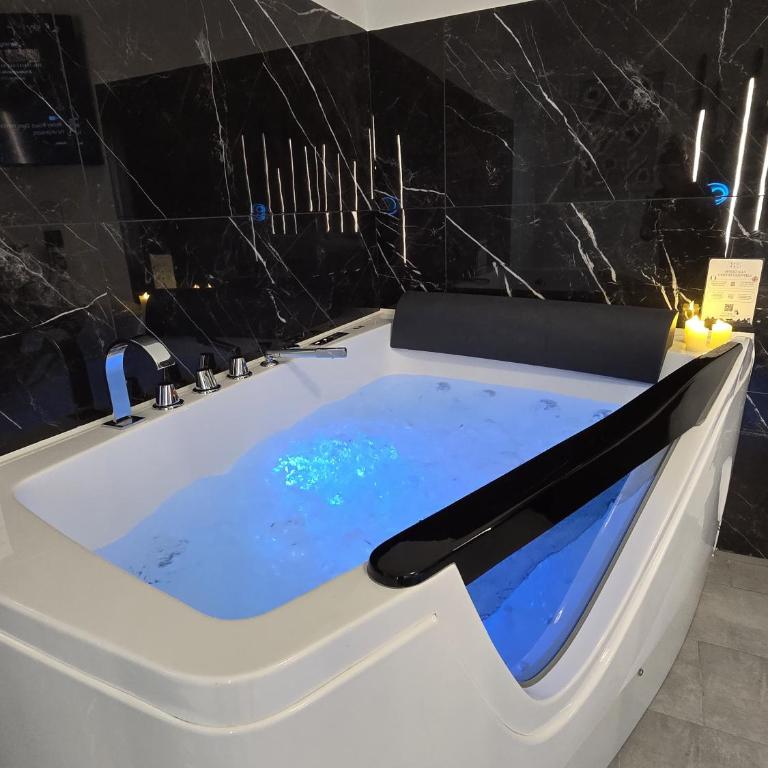 HeySuite Vatican GuestHouse Roma - Deluxe Suite mit Whirlpool-Badewanne - 7