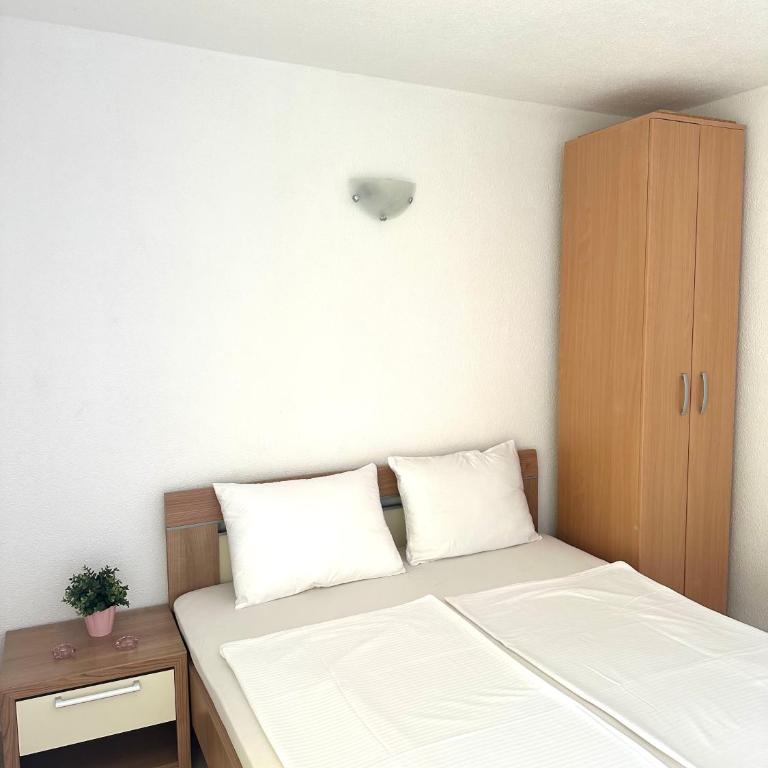 Vista Mare Apartment - Two-Bedroom Apartment - 8