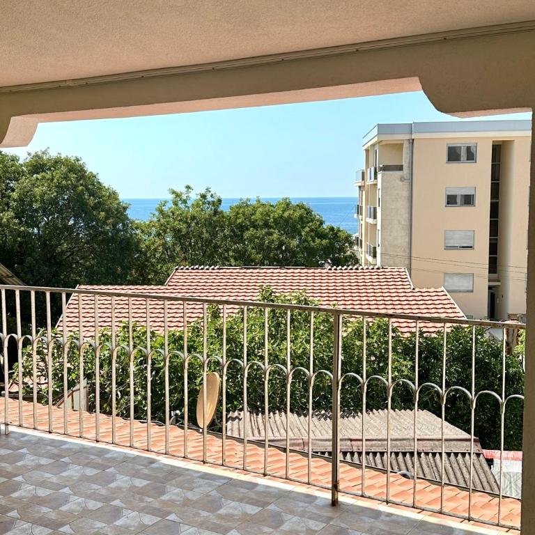 Vista Mare Apartment - Two-Bedroom Apartment - 6