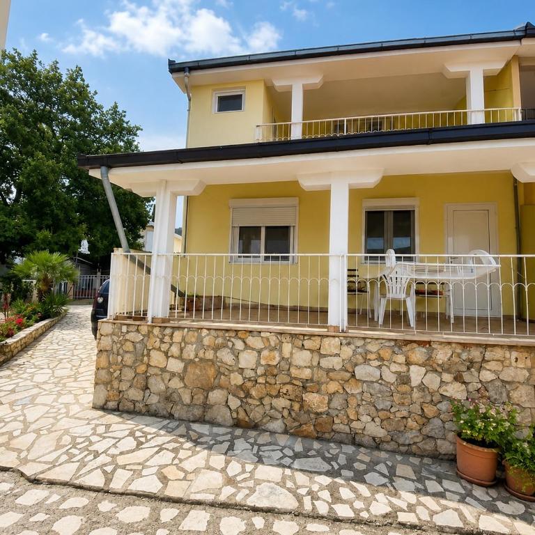 Vista Mare Apartment - Two-Bedroom Apartment - 13