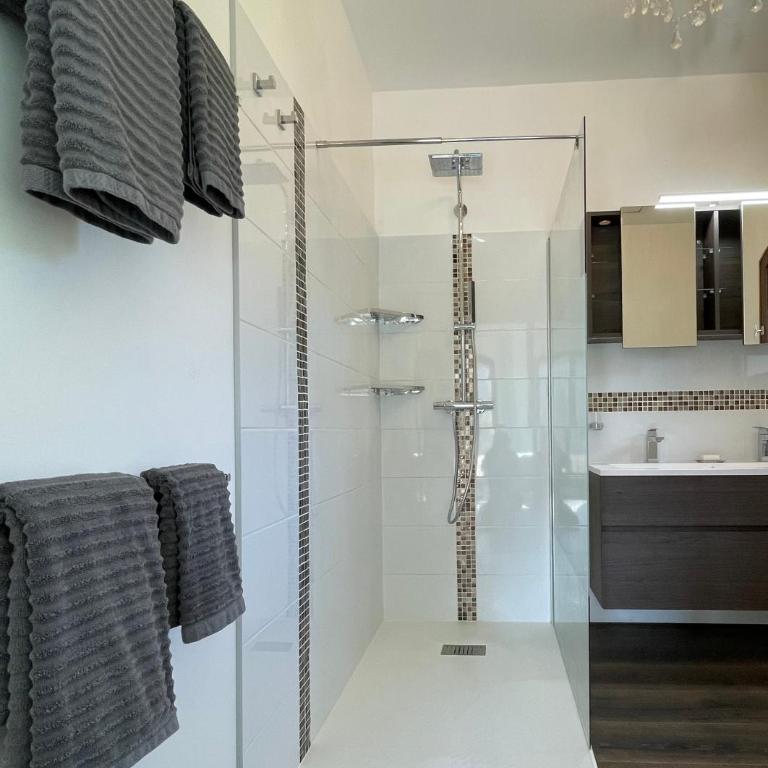 The Primary Suite by Villa Monti - Chambre Double Deluxe (2 Adultes + 1 Enfant) - 4