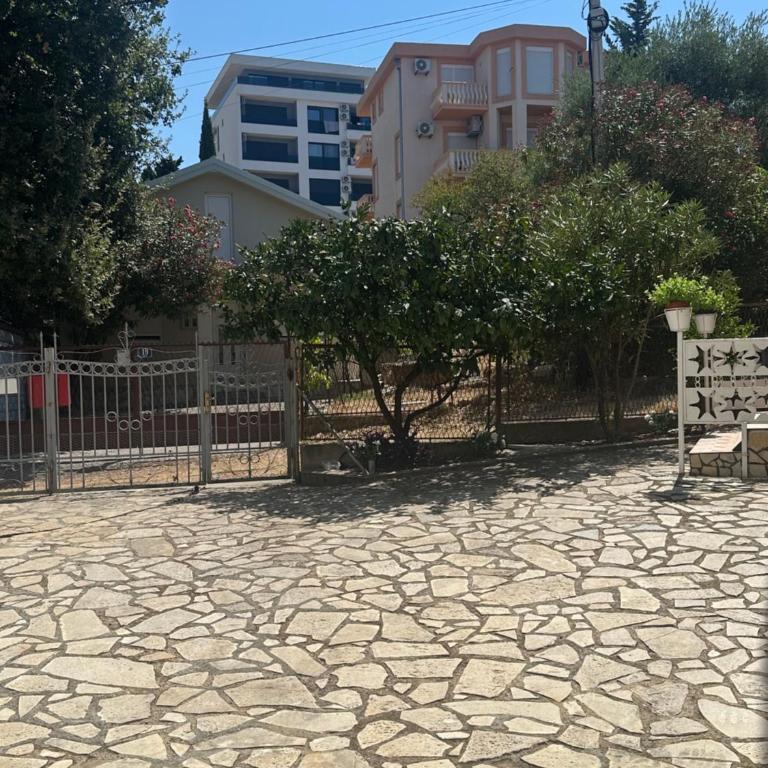 Vista Mare Apartment - Two-Bedroom Apartment - 18