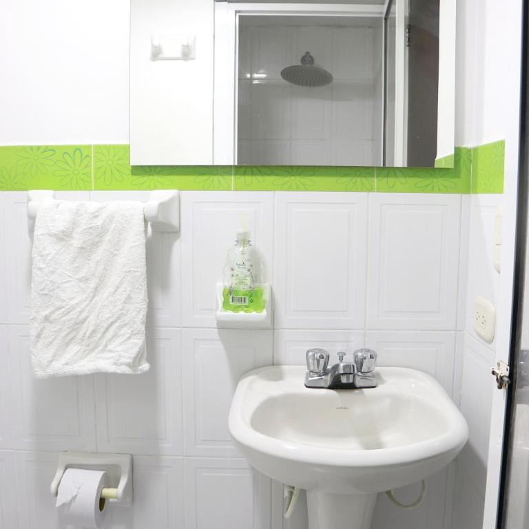 Lindo apartaestudió cerca avenida de los estudiantes y universidades apto 301 - One-Bedroom Apartment - 5