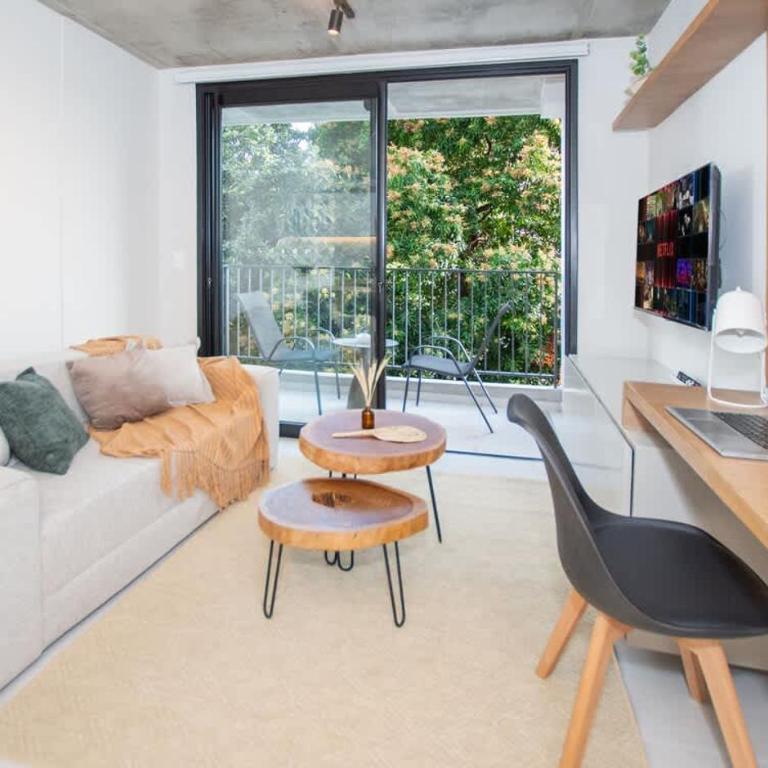 Urban Apt with Balcony Pool Cinema and BBQ Area - Apartment - 2