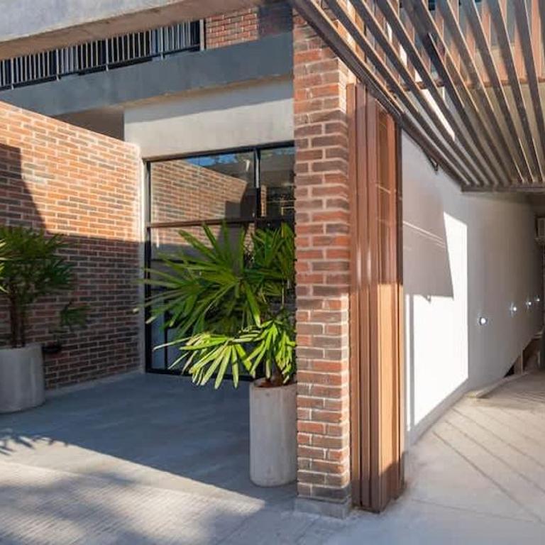 Workspace Retreat Near Malls with Pool Access - Apartment - 22