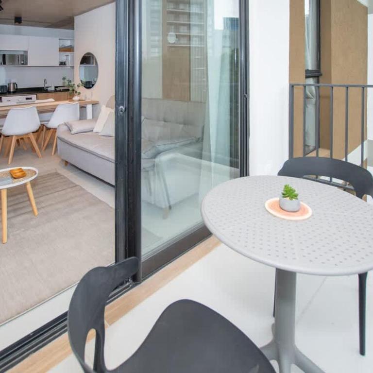 Urban Oasis Near Malls with Pool Gym and BBQ - Apartamento - 7