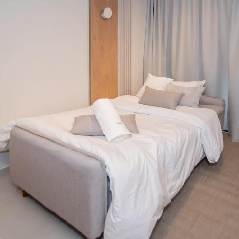 Urban Oasis Near Malls with Pool Gym and BBQ - Apartamento - 9