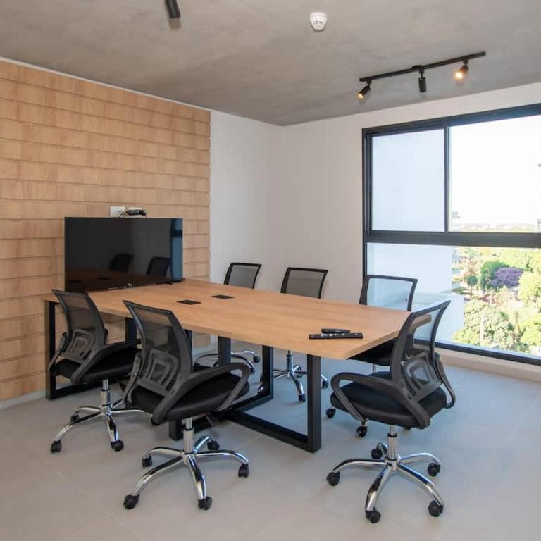 Business Ready Apt Workspace Pool and Gym Access - Apartment - 21