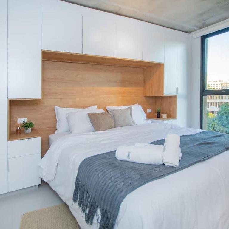 City Retreat in Best Area Pool Gym and Balcony - Apartamento - 19
