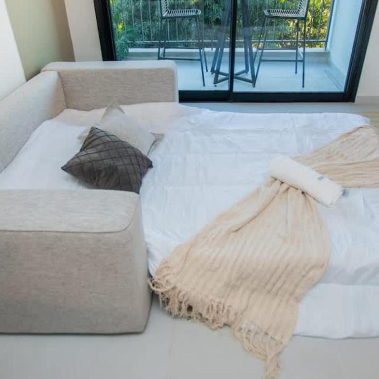 City Retreat in Best Area Pool Gym and Balcony - Apartamento - 25