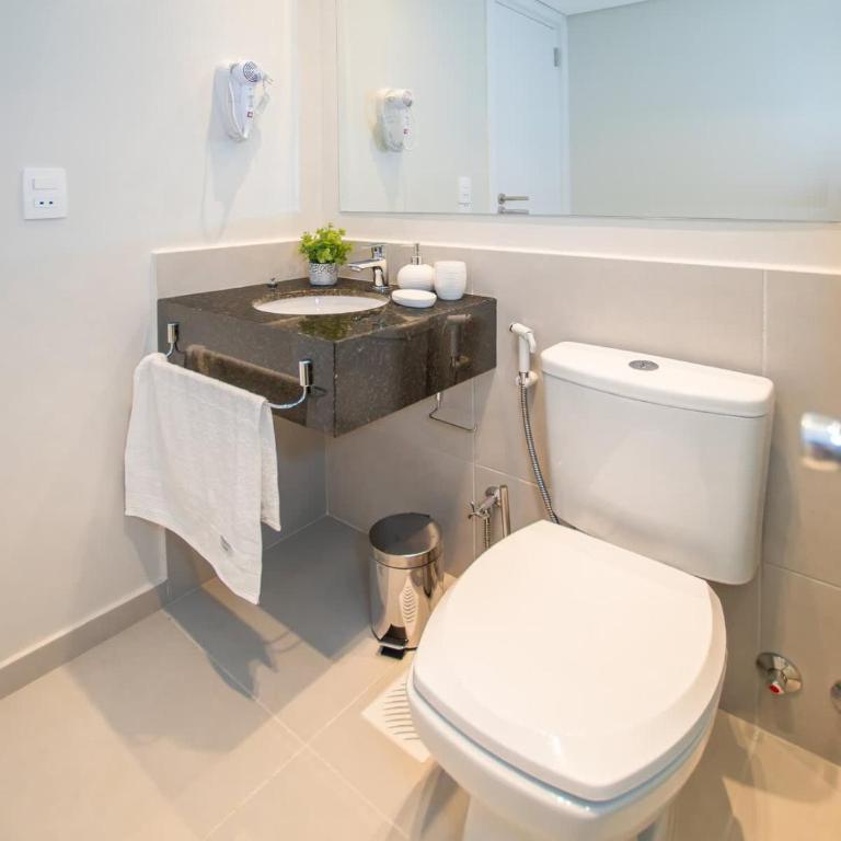 Business Ready City Escape with Pool BBQ and Gym - Apartment - 21