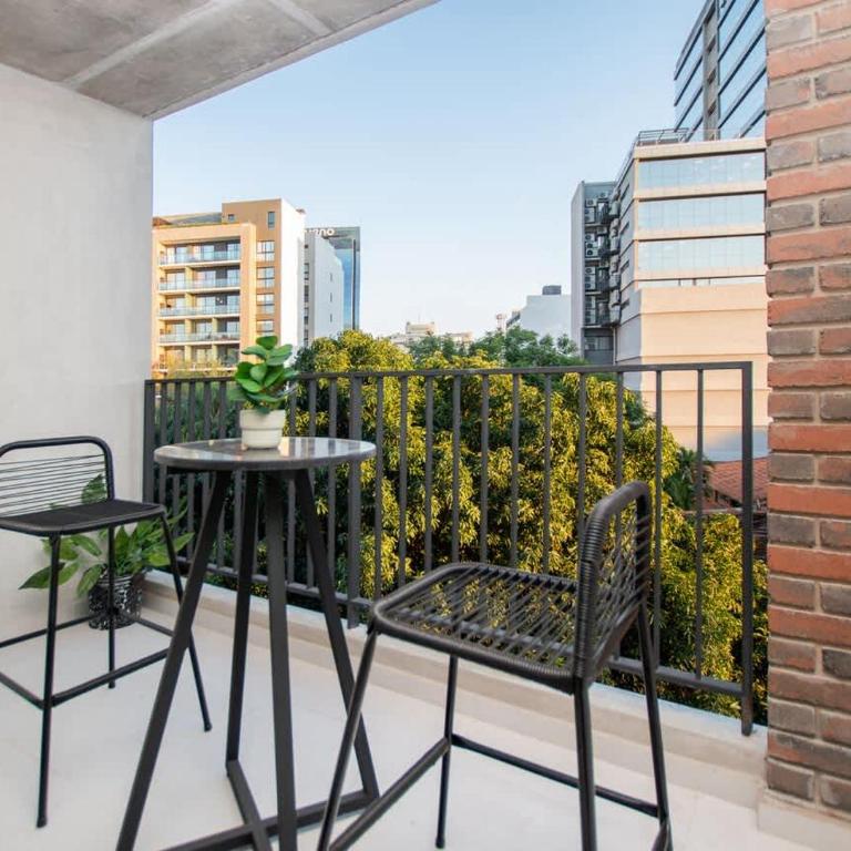 Modern Apt Near Malls with Pool Gym and Workspace - Apartamento - 5