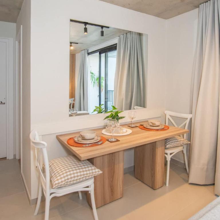 Business Gem Near Malls with Pool Gym & Fast WiFi - Apartment - 3