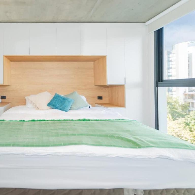 Modern Stay with Balcony Pool Gym Prime Area - Apartamento - 1