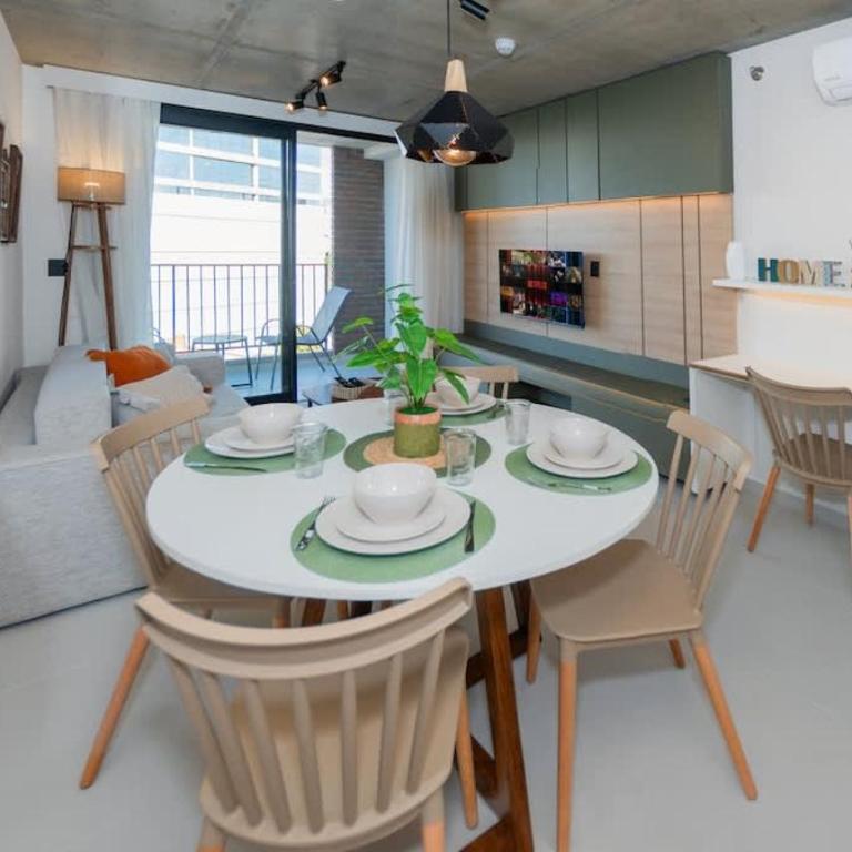 Modern Stay with Balcony Pool Gym Prime Area - Apartamento - 3