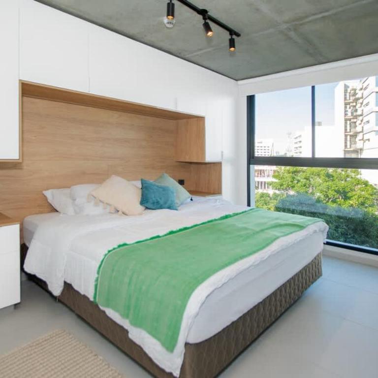 Modern Stay with Balcony Pool Gym Prime Area - Apartamento - 14