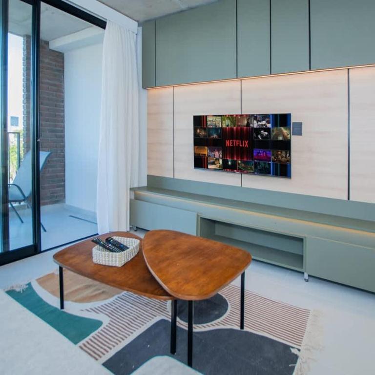 Modern Stay with Balcony Pool Gym Prime Area - Apartamento - 15