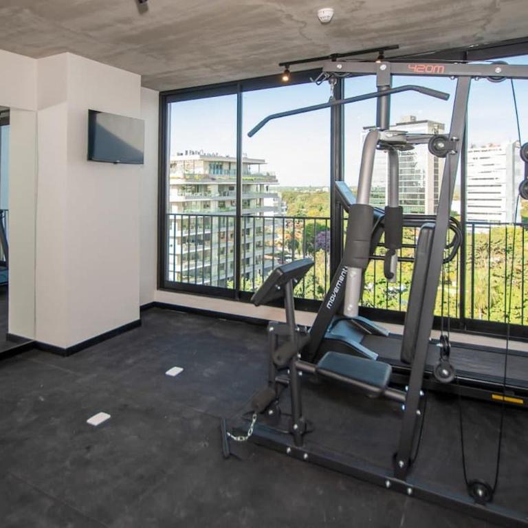 Stylish City Apartment with Balcony Pool and Gym - Apartamento - 6