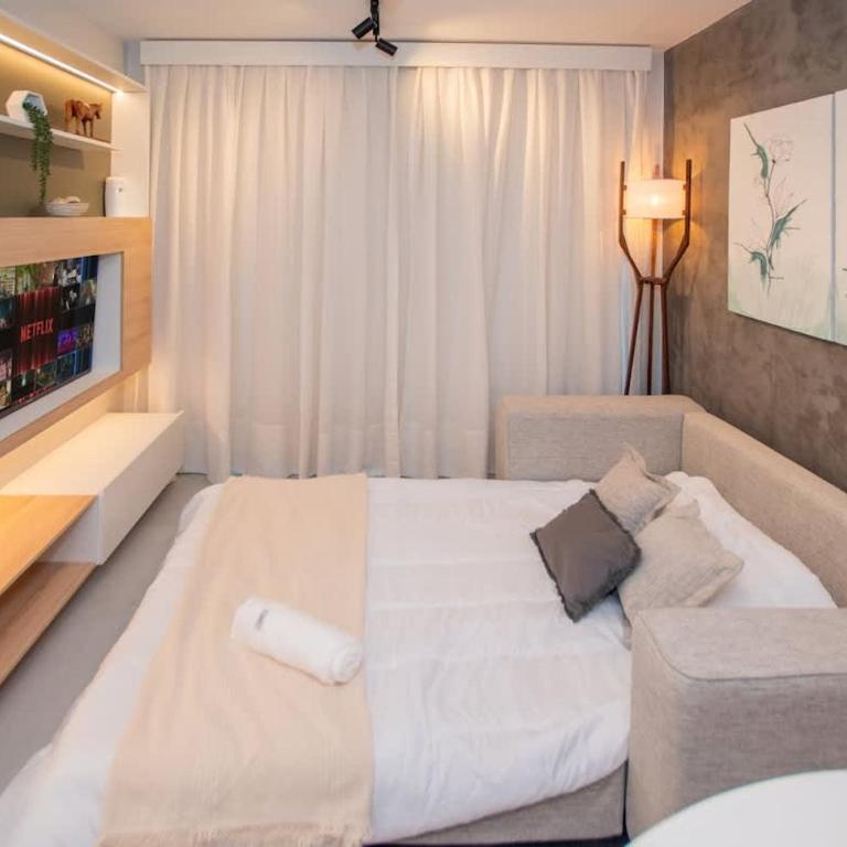 Stylish City Apartment with Balcony Pool and Gym - Apartamento - 11
