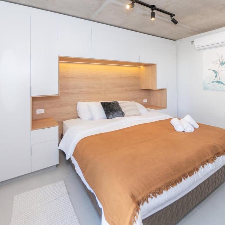 Stylish City Apartment with Balcony Pool and Gym - Apartamento - 16
