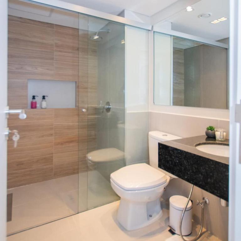 Stylish City Apartment with Balcony Pool and Gym - Apartamento - 17