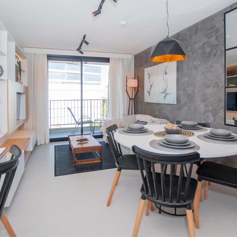 Stylish City Apartment with Balcony Pool and Gym - Apartamento - 25