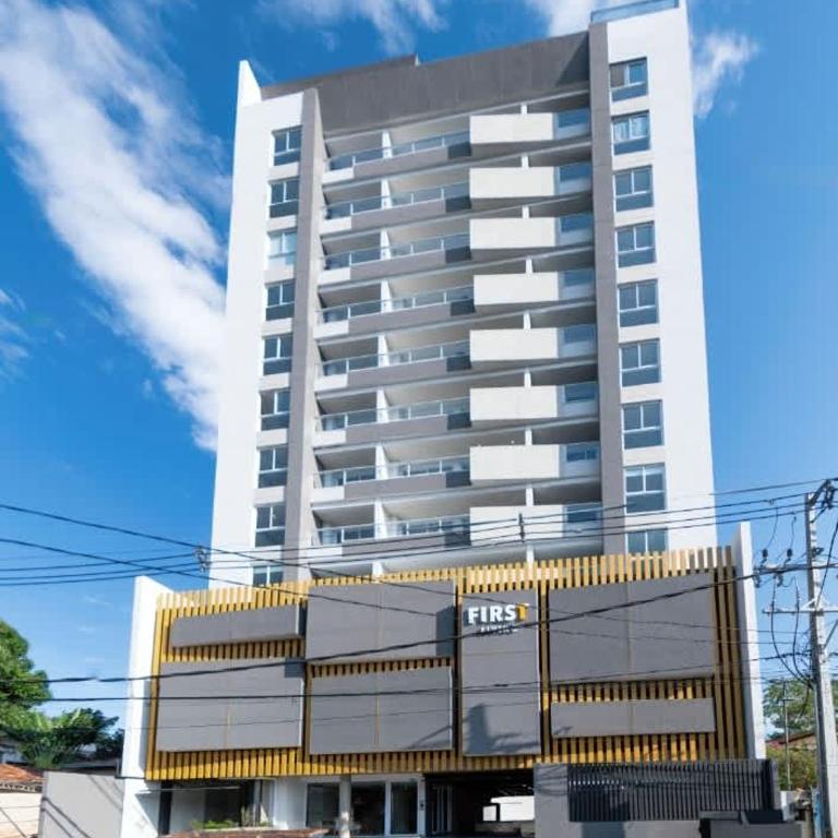 Business Apt with City Views in a Great Location - Apartment - 6