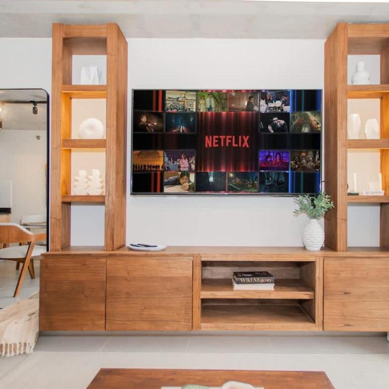Stylish City Escape with Panoramic Views Pool&Gym - Apartment - 31