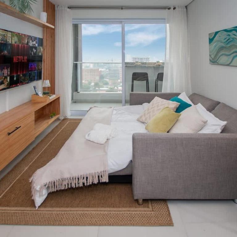 Business Apt with City Views in a Great Location - Apartment - 37