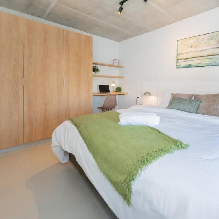 Urban Retreat with Great View Pool and Balcony - Apartamento - 23