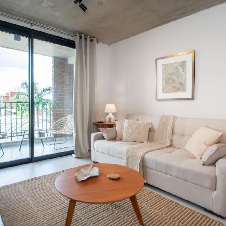 Furnished Two-Bedroom Near Restaurants and Cafes - Apartamento - 2