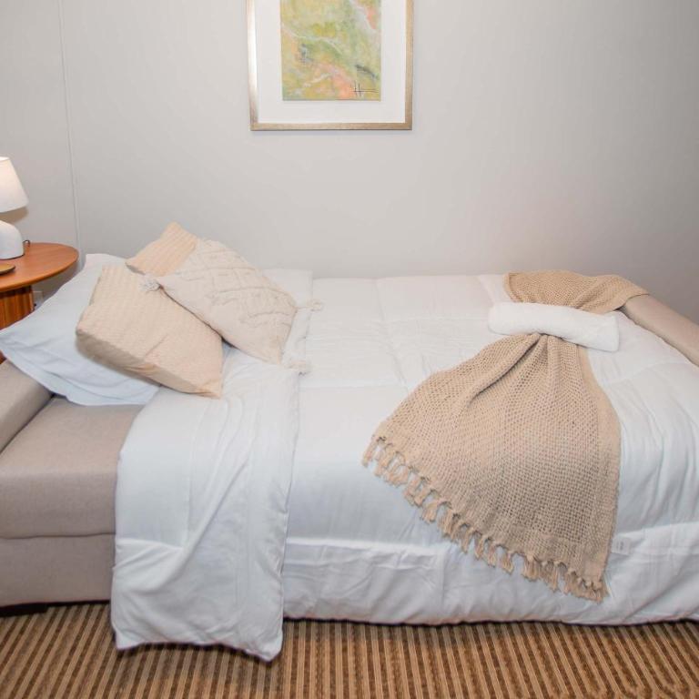 Furnished Two-Bedroom Near Restaurants and Cafes - Apartamento - 4