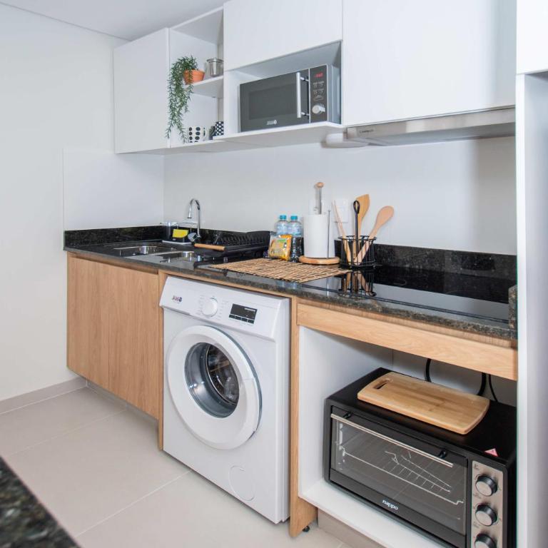 Furnished Two-Bedroom Near Restaurants and Cafes - Apartamento - 8
