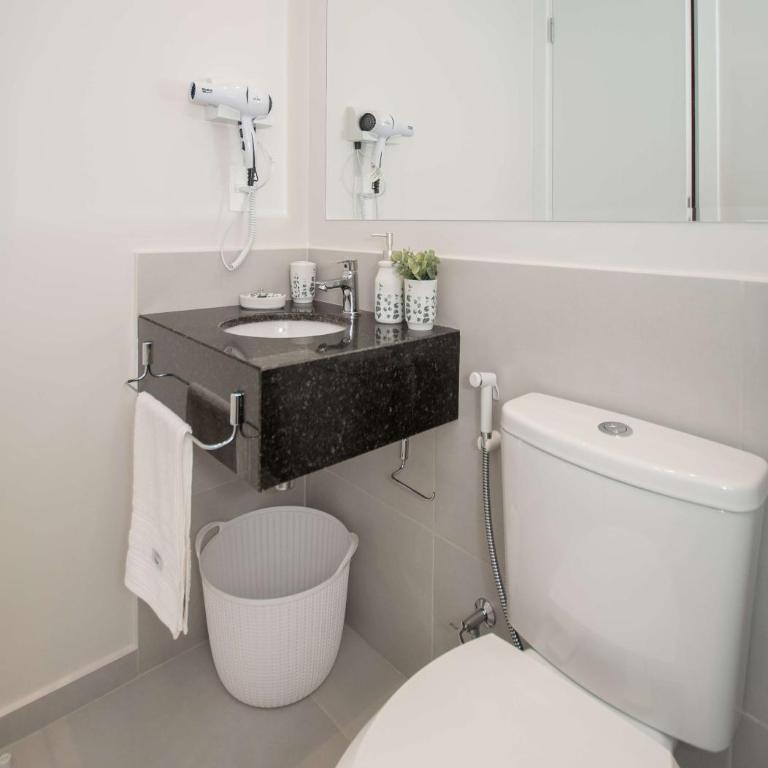 Furnished Two-Bedroom Near Restaurants and Cafes - Apartamento - 13