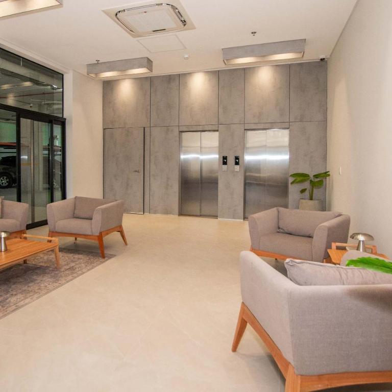 Furnished Two-Bedroom Near Restaurants and Cafes - Apartamento - 30