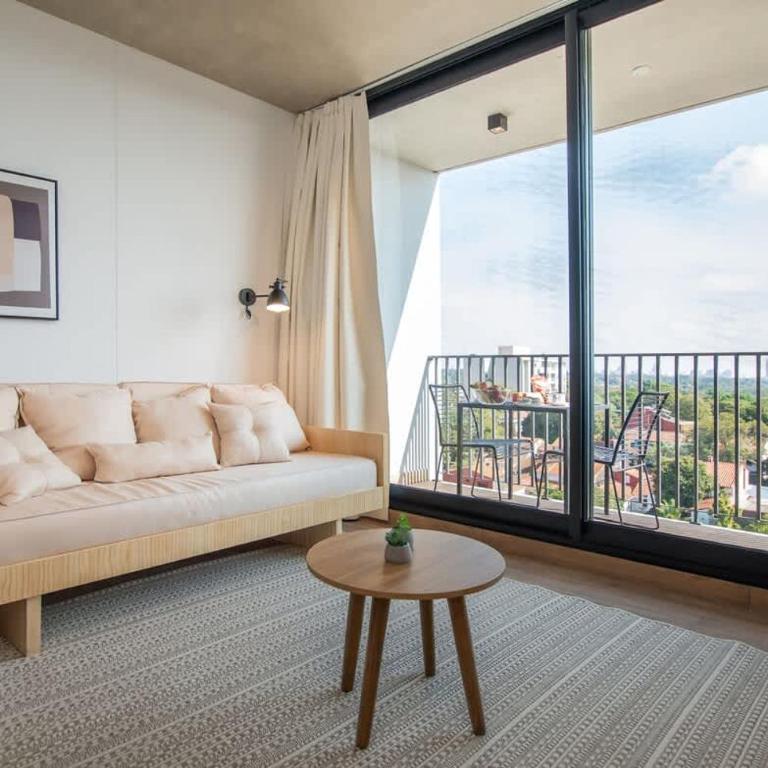 Spacious Stay with Balcony City Views & Pool BBQ - Apartment - 15