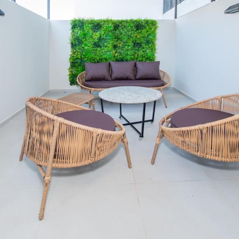 Stylish Stay with Private Patio Pool & Gym Access - Apartment - 10