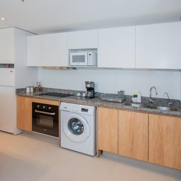 Stylish Stay with Private Patio Pool & Gym Access - Apartment - 23