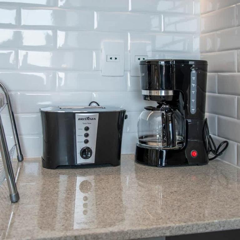 Spacious Stay with Balcony City Views & Pool BBQ - Apartment - 37