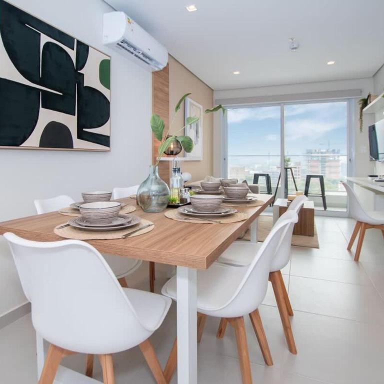 Spacious Stay with Balcony Workspace Pool&Gym - Apartment - 11