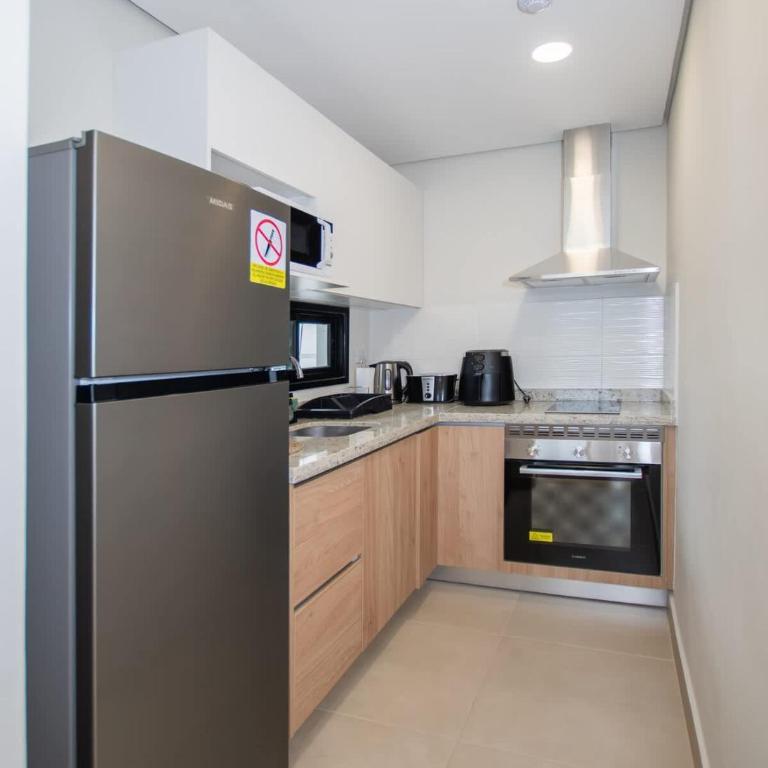 Stylish One-Bedroom Near Top Malls with Pool&Gym - Apartamento - 6