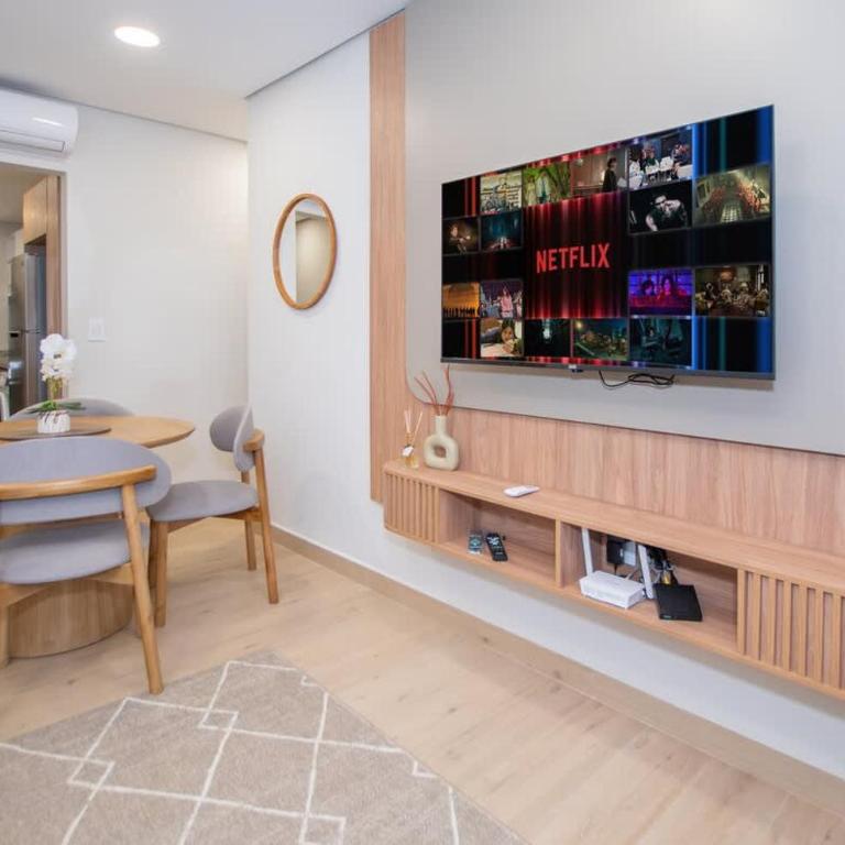 Cozy Central Stay Near Top Malls with Pool and Gym - Apartamento - 9