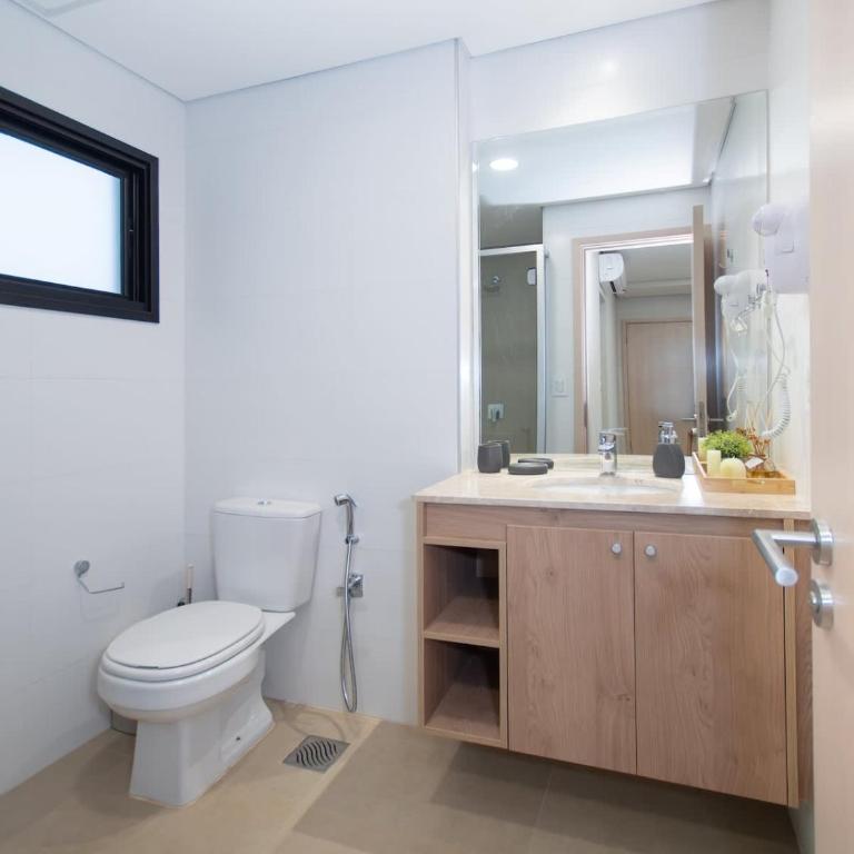 Cozy Central Stay Near Top Malls with Pool and Gym - Apartamento - 17