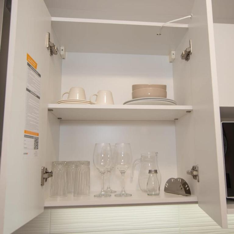 Chic Studio Near Malls with Pool and Gym - Studio - 11