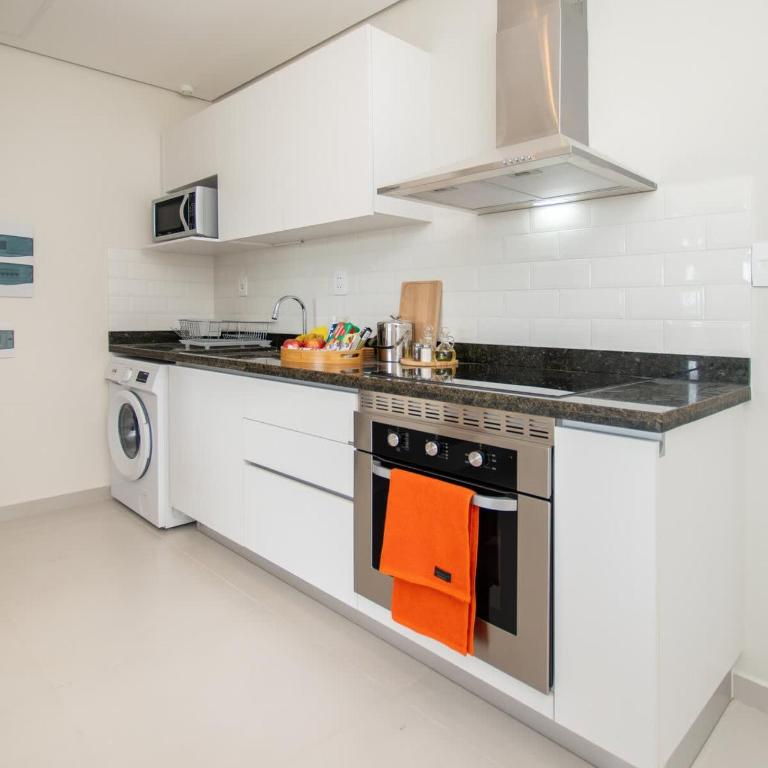 Charming Corporate Hub with Pool Gym & Workspace - Apartamento - 8