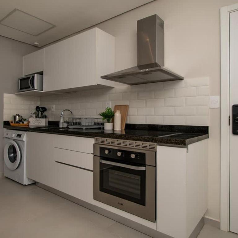 Modern Business Stay with Work Desk Pool and Gym - Apartamento - 3